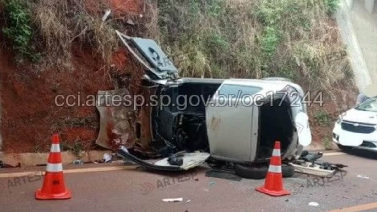Acidente em Colina: Carro despenca de viaduto e deixa homem e criança de 2 anos gravemente feridos