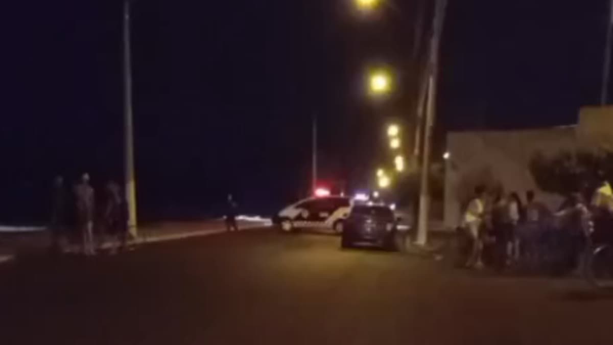 Casa é alvejada e morador é baleado na mão em Pitangueiras