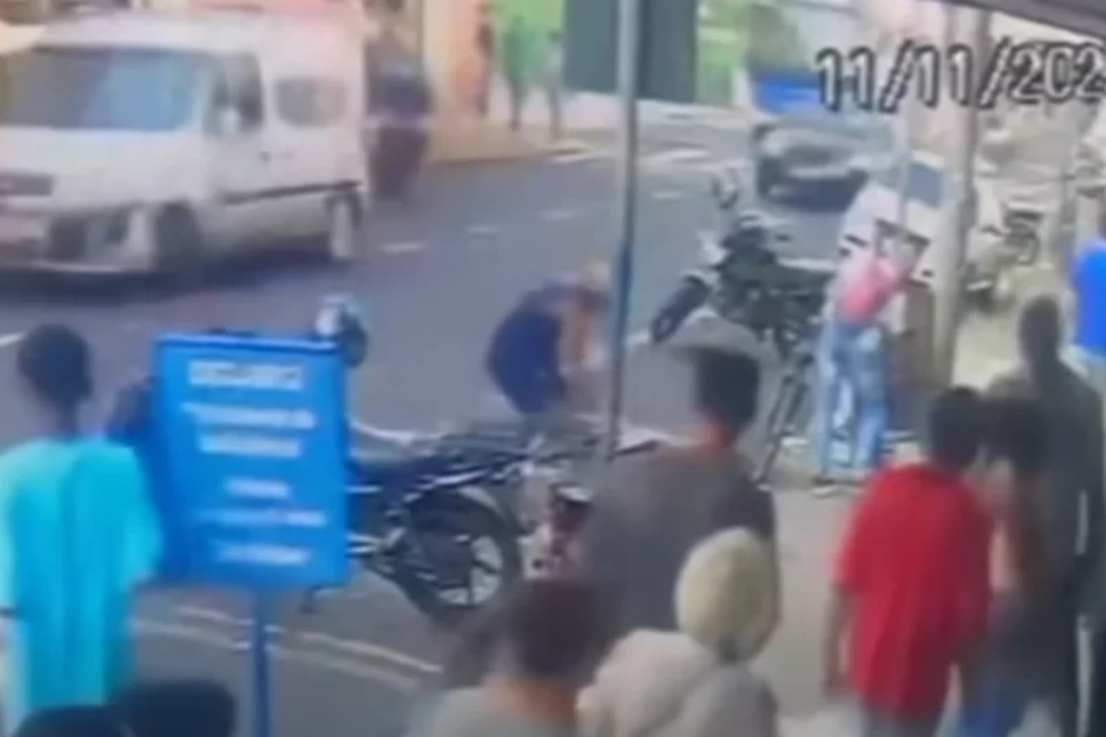 Segurança leva pedrada na cabeça ao tentar organizar fila do Bom Prato no Centro de Ribeirão Preto